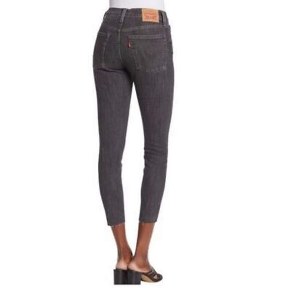 Levi’s Wedgie Washed Black Denim High Rise Raw Hem Skinny Ankle Jeans Size 26 - Picture 4 of 13